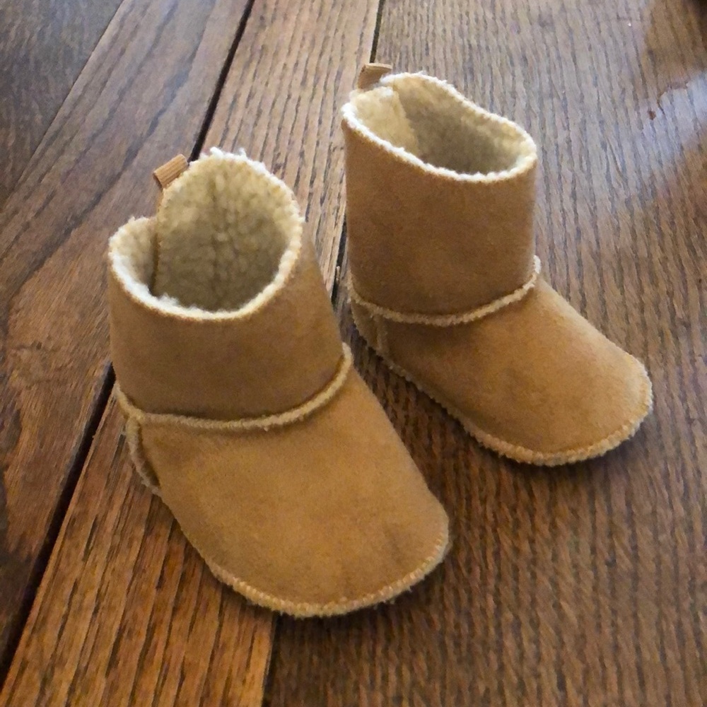 Gap baby booties